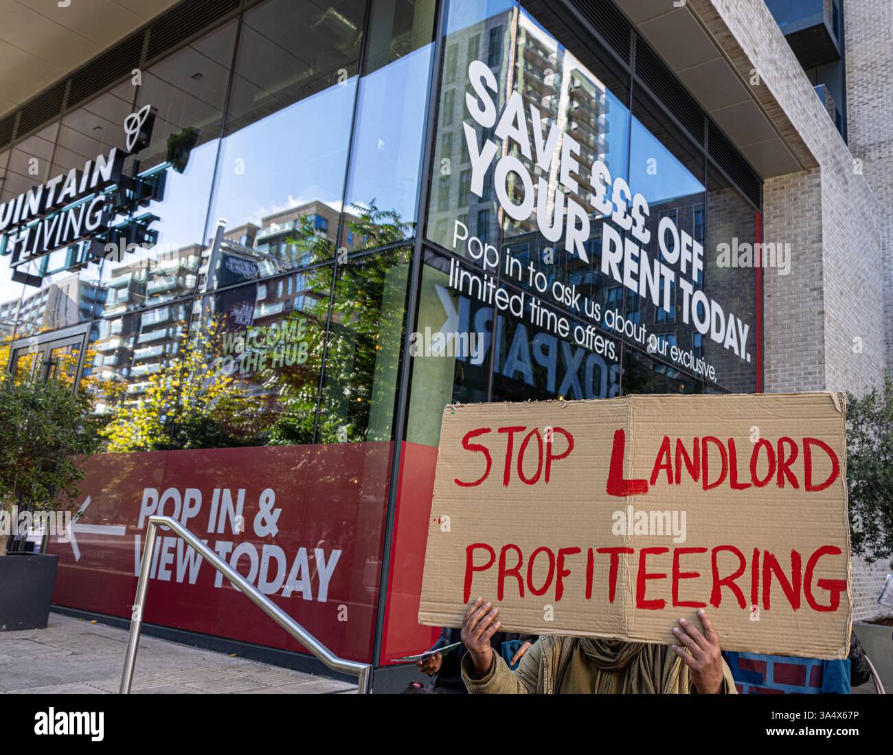 Protest vor Quintain Living im Besitz des US-Private-Equity-Riesen Lone Star Stockfoto