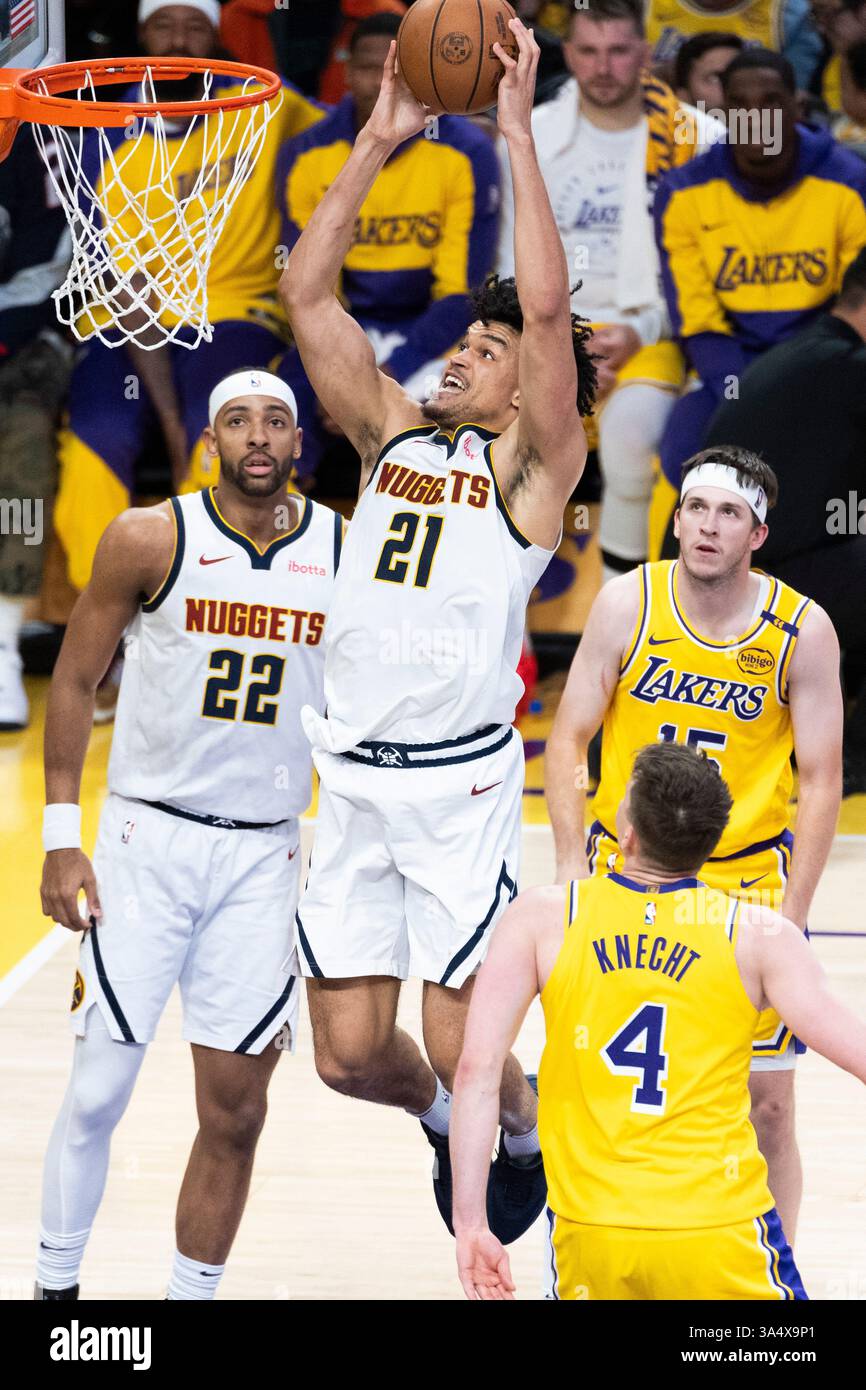 Los Angeles, Usa. März 2025. Denver Nuggets' Spencer Jones #21 wurde in Aktion mit den Los Angeles Lakers während eines NBA-Basketballspiels in der Crypto.com Arena gesehen. Endpunktzahl Lakers 120 : 108 Nuggets Credit: SOPA Images Limited/Alamy Live News Stockfoto