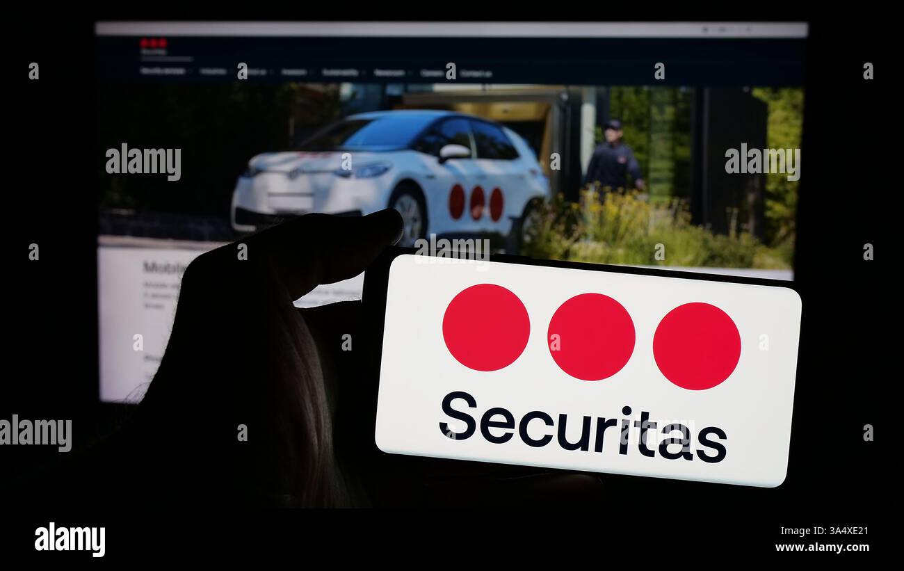 Deutschland. Januar 2025. Auf dieser Abbildung befindet sich ein Mobiltelefon mit dem Logo des schwedischen Sicherheitsunternehmens Securitas ab auf dem Bildschirm vor der Webseite. (Foto von Timon Schneider/SOPA Images/SIPA USA) *** ausschließlich für redaktionelle Nachrichten *** Credit: SIPA USA/Alamy Live News Stockfoto
