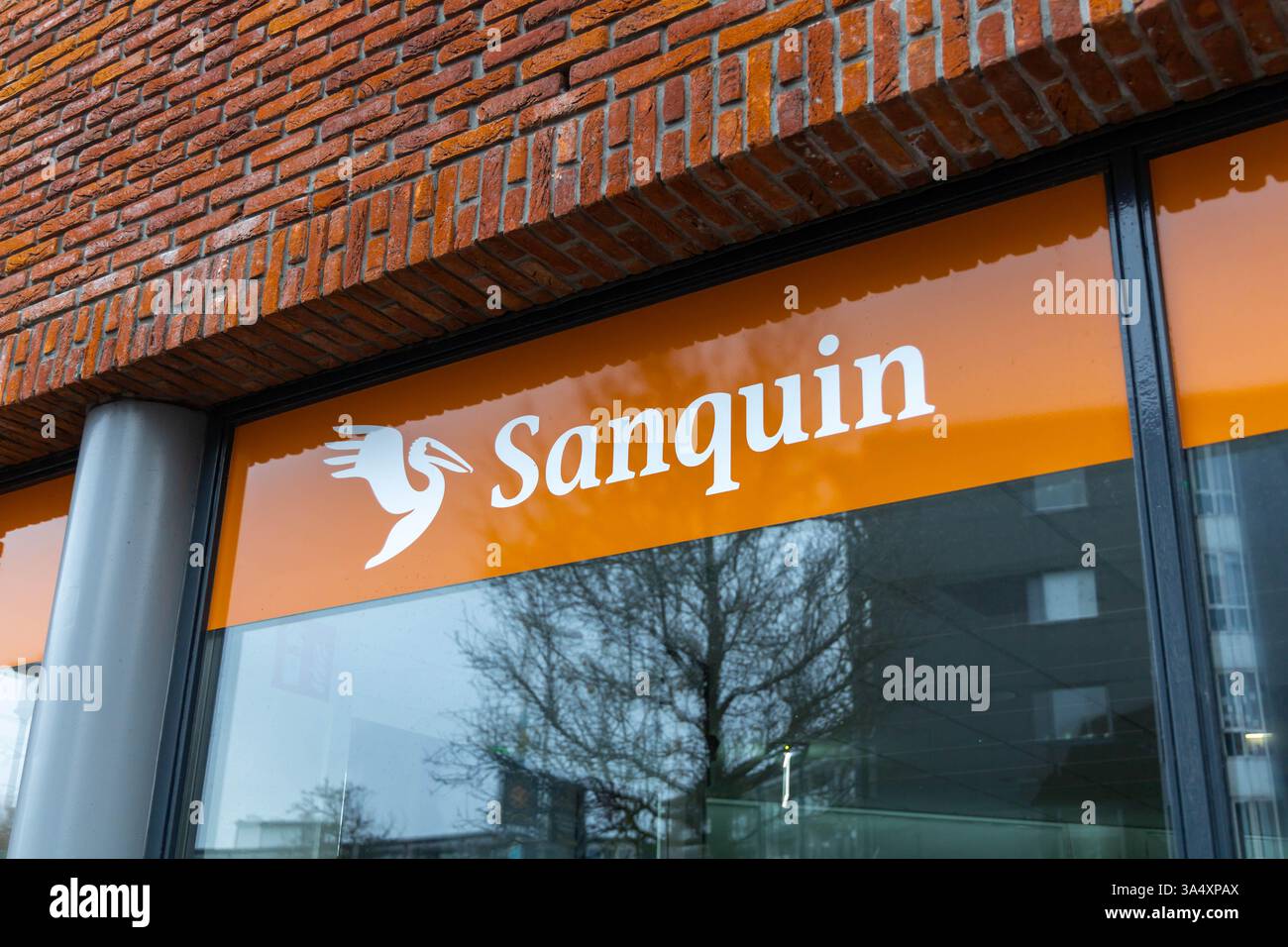Sanquin-Logo. Sanquin ist für eine sichere und effiziente Blutversorgung in den Niederlanden auf gemeinnütziger Basis verantwortlich. Stockfoto