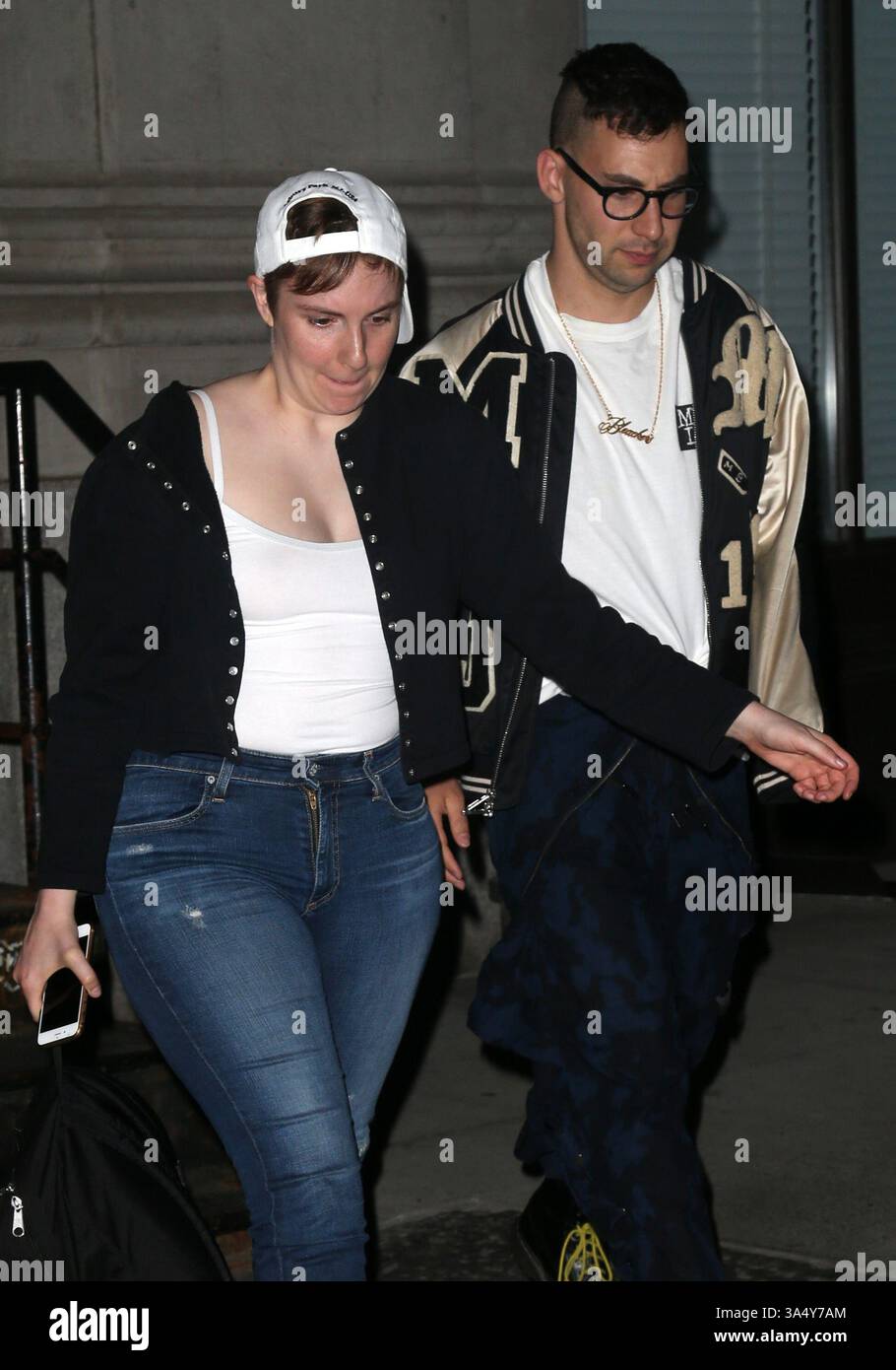 Lena Dunham und Jack Antonoff verlassen eine Party in Taylor Swifts Haus in New York City. 28. Mai 2015 Stockfoto