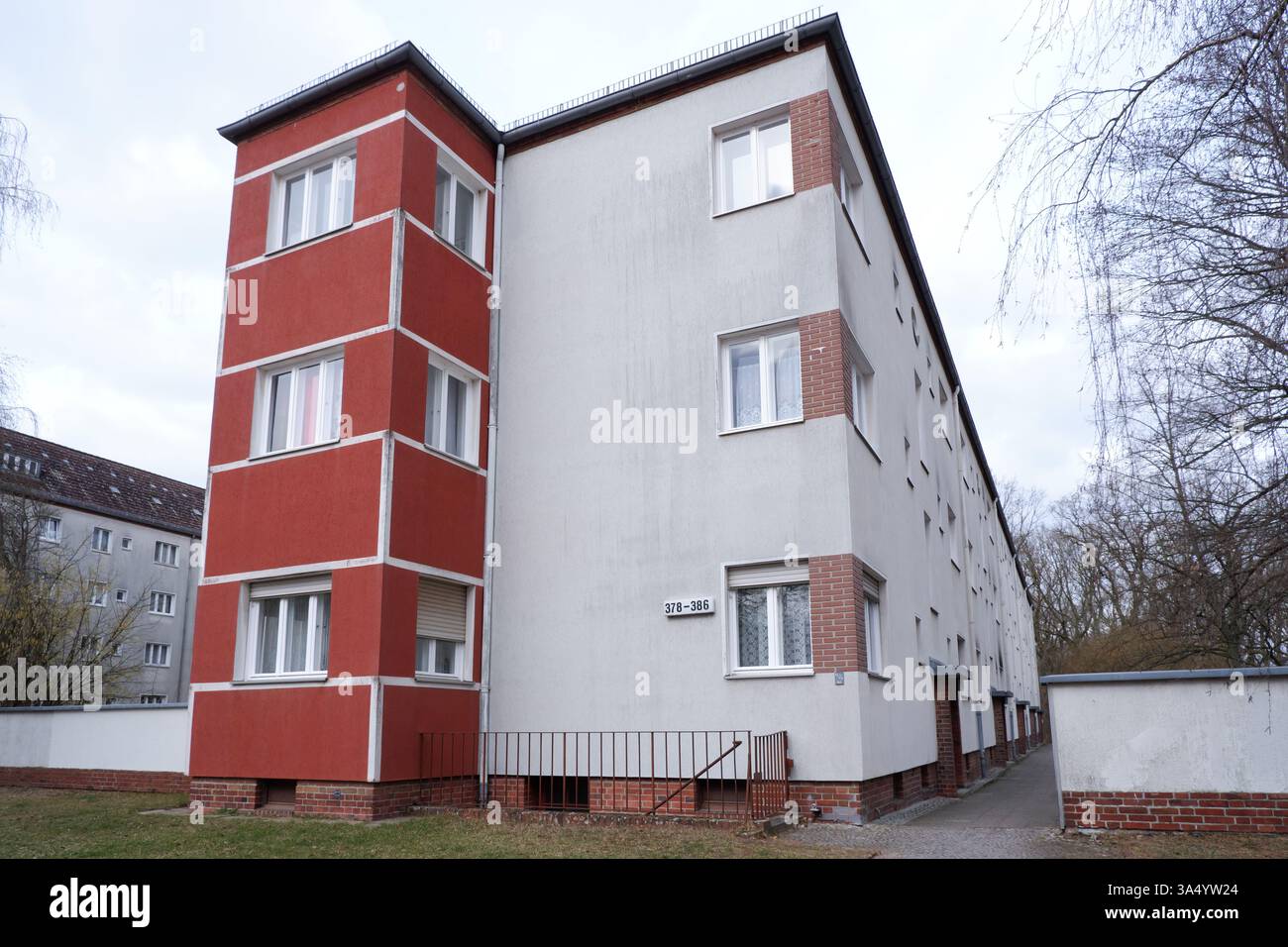 Seimensstadt in Berlin Charlottenburg 2025 umfasst ikonische Sozialwohnungen 1929–34, die von Architekten unter anderem Walter Gropius entworfen wurden. Stockfoto