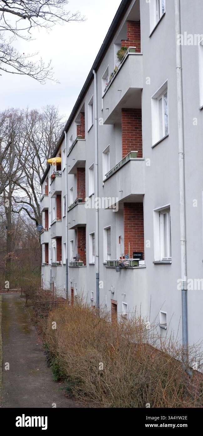 Seimensstadt in Berlin Charlottenburg 2025 umfasst ikonische Sozialwohnungen 1929–34, die von Architekten unter anderem Walter Gropius entworfen wurden. Stockfoto