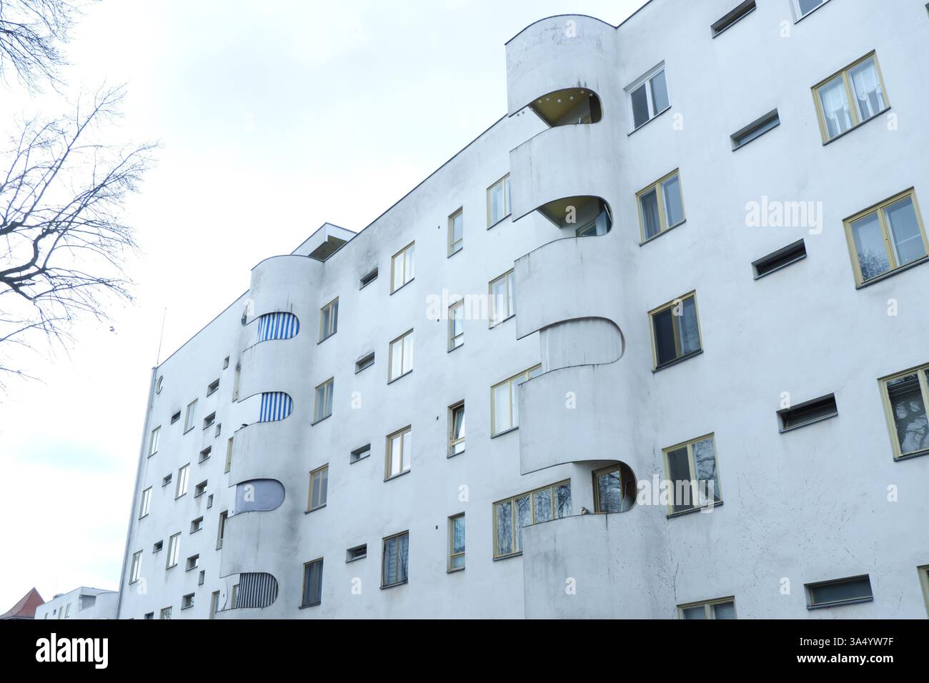 Seimensstadt in Berlin Charlottenburg 2025 umfasst ikonische Sozialwohnungen 1929–34, die von Architekten unter anderem Walter Gropius entworfen wurden. Stockfoto