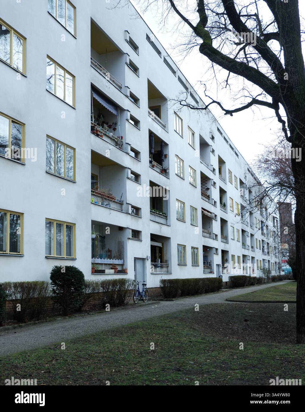 Seimensstadt in Berlin Charlottenburg 2025 umfasst ikonische Sozialwohnungen 1929–34, die von Architekten unter anderem Walter Gropius entworfen wurden. Stockfoto