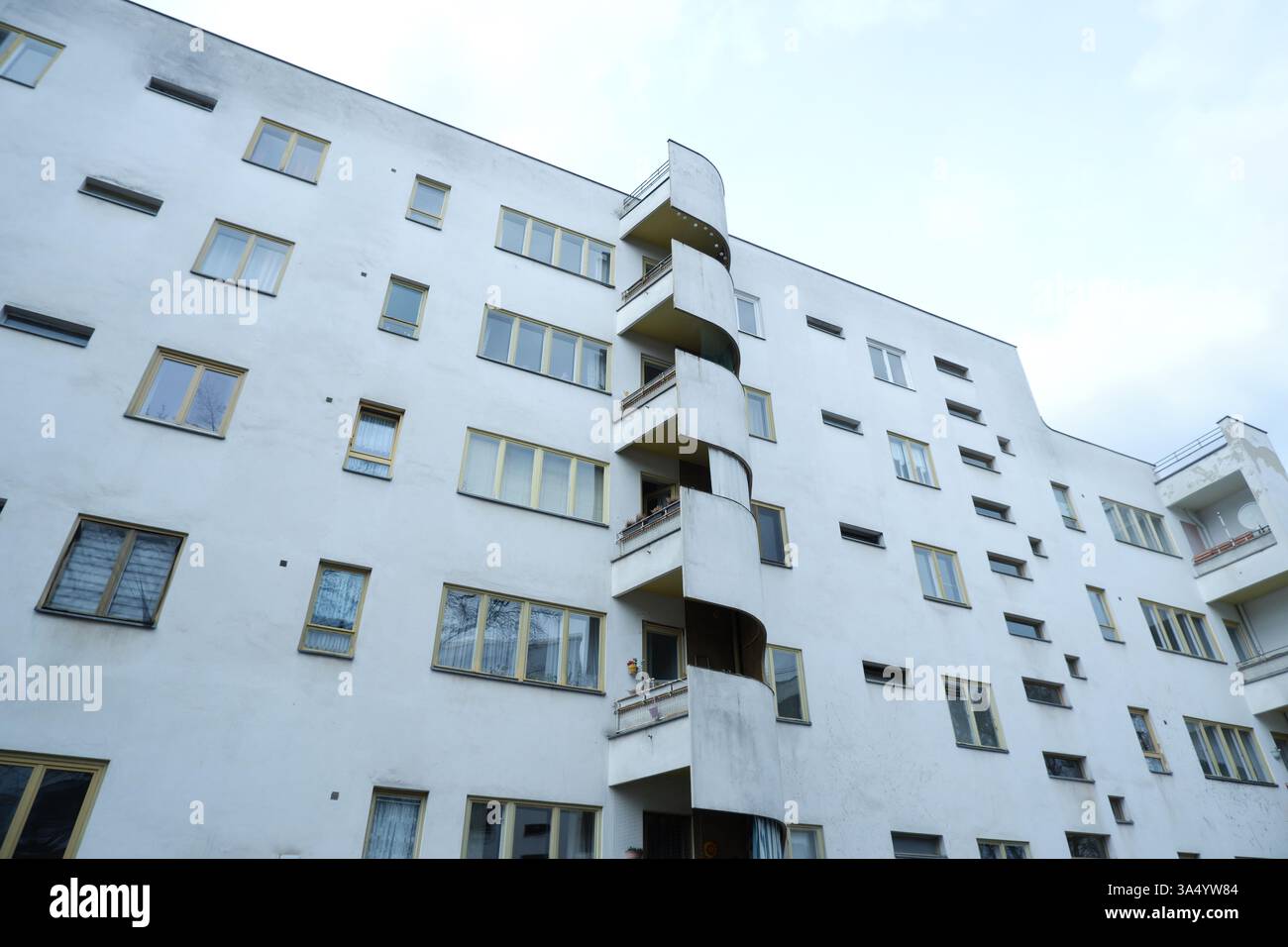 Seimensstadt in Berlin Charlottenburg 2025 umfasst ikonische Sozialwohnungen 1929–34, die von Architekten unter anderem Walter Gropius entworfen wurden. Stockfoto