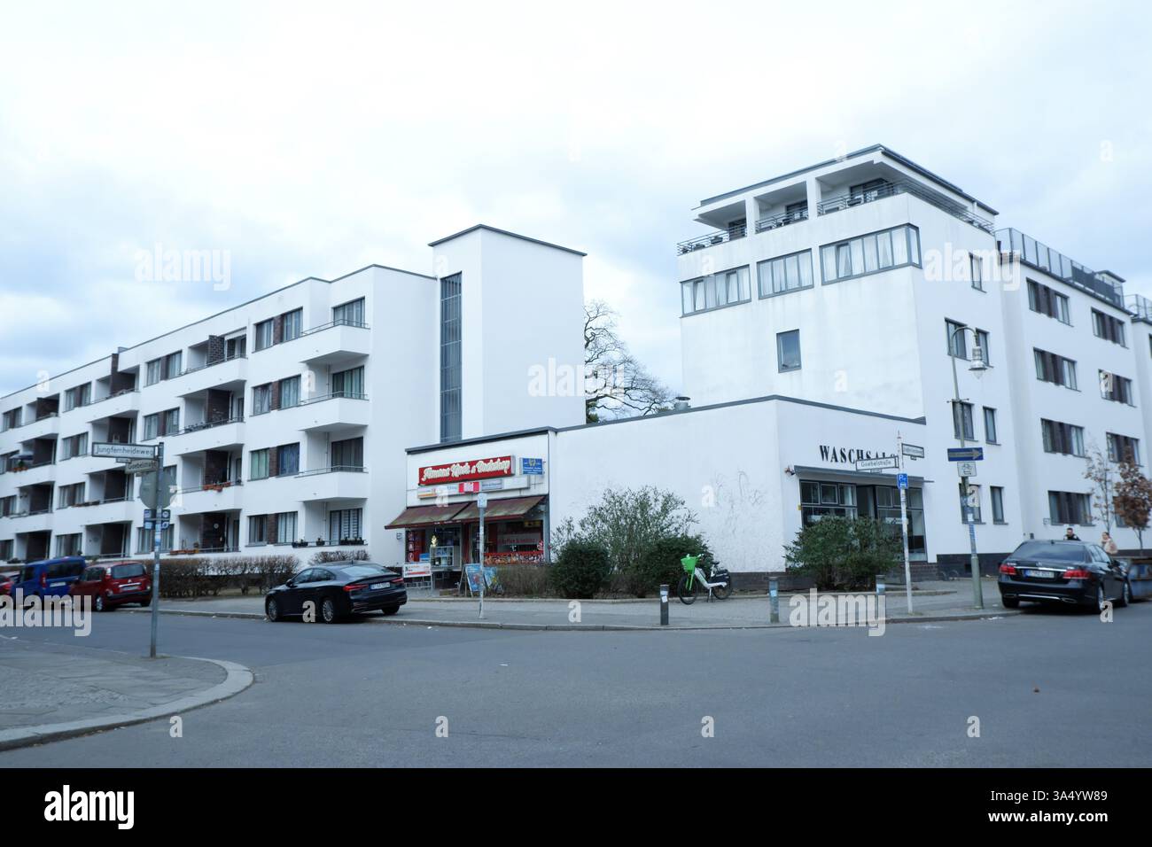 Seimensstadt in Berlin Charlottenburg 2025 umfasst ikonische Sozialwohnungen 1929–34, die von Architekten unter anderem Walter Gropius entworfen wurden. Stockfoto