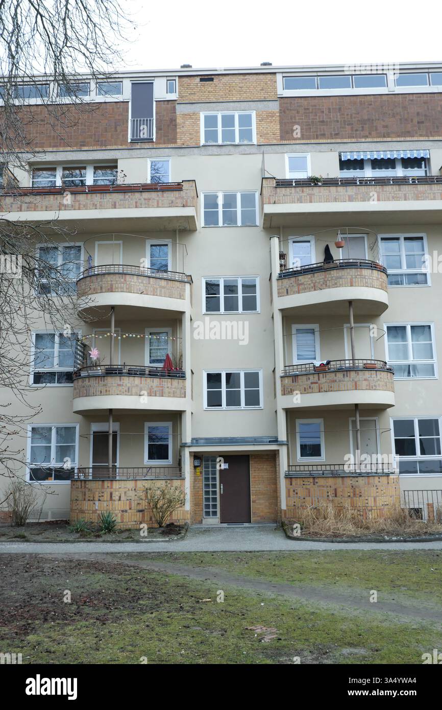 Seimensstadt in Berlin Charlottenburg 2025 umfasst ikonische Sozialwohnungen 1929–34, die von Architekten unter anderem Walter Gropius entworfen wurden. Stockfoto