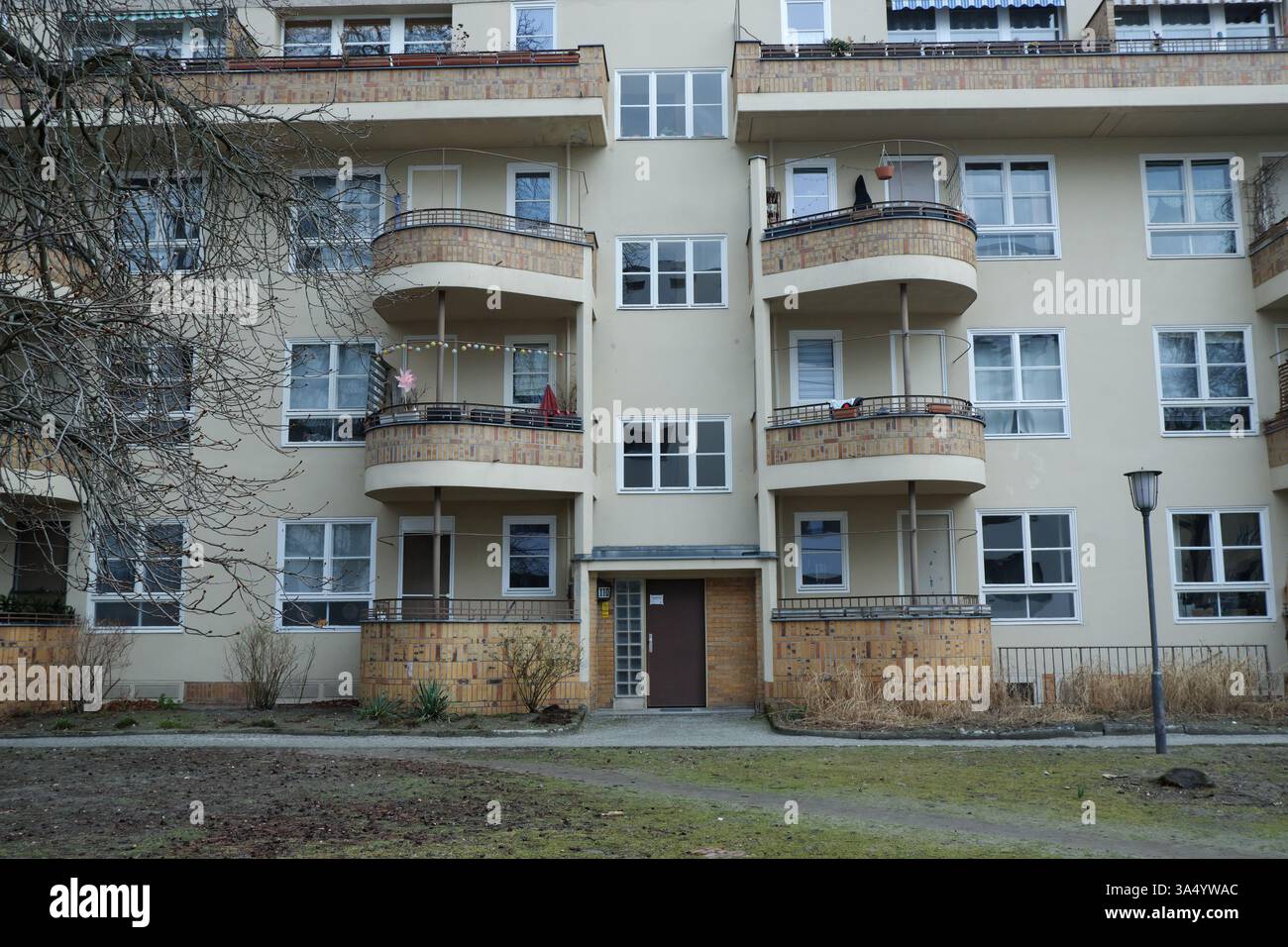 Seimensstadt in Berlin Charlottenburg 2025 umfasst ikonische Sozialwohnungen 1929–34, die von Architekten unter anderem Walter Gropius entworfen wurden. Stockfoto