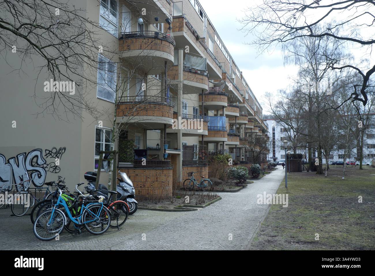 Seimensstadt in Berlin Charlottenburg 2025 umfasst ikonische Sozialwohnungen 1929–34, die von Architekten unter anderem Walter Gropius entworfen wurden. Stockfoto