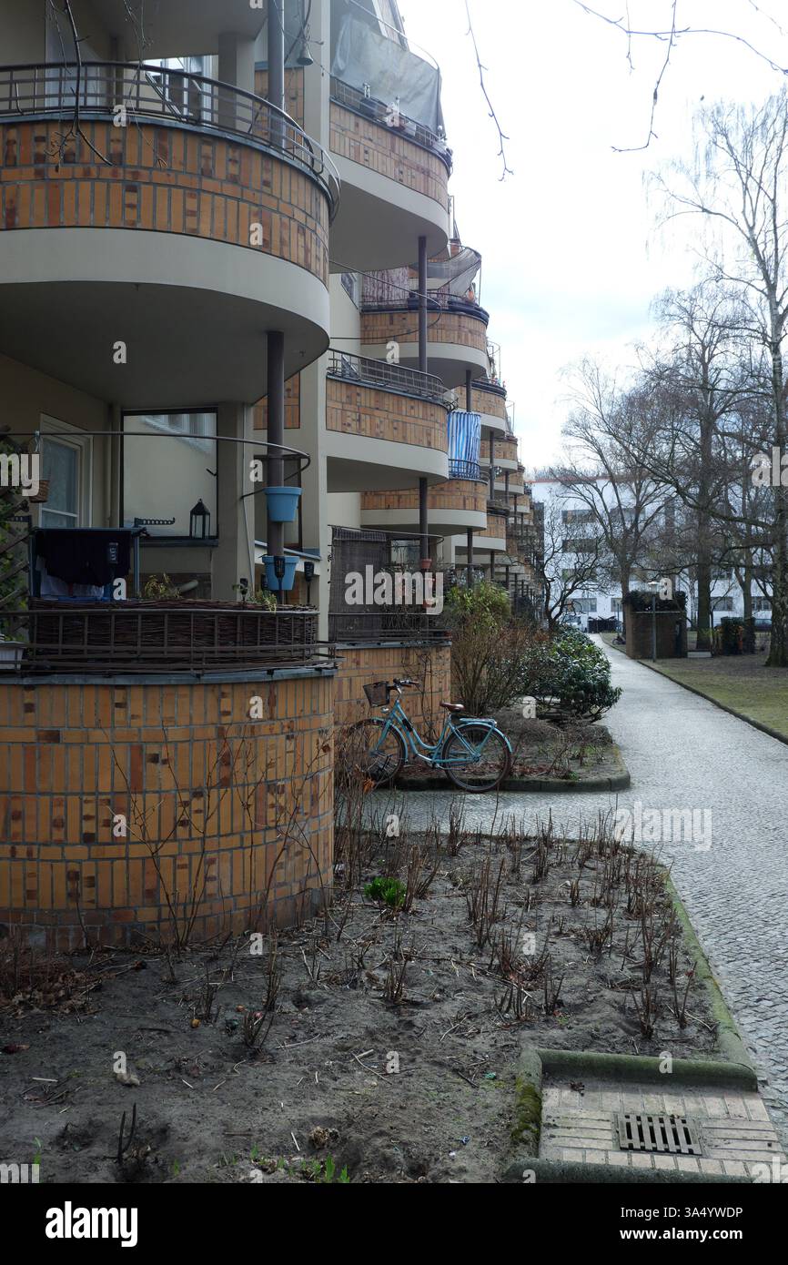 Seimensstadt in Berlin Charlottenburg 2025 umfasst ikonische Sozialwohnungen 1929–34, die von Architekten unter anderem Walter Gropius entworfen wurden. Stockfoto