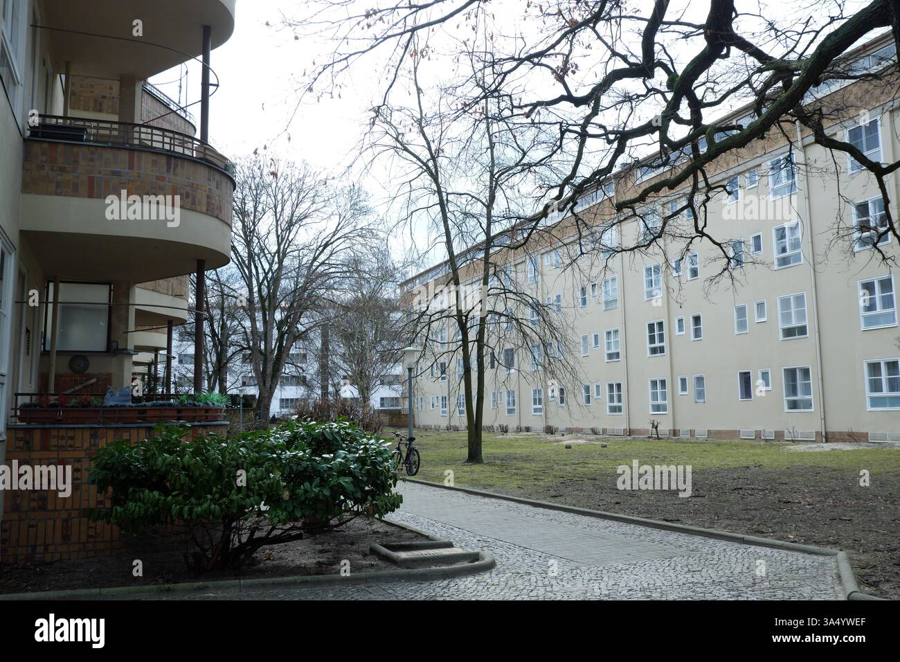 Seimensstadt in Berlin Charlottenburg 2025 umfasst ikonische Sozialwohnungen 1929–34, die von Architekten unter anderem Walter Gropius entworfen wurden. Stockfoto
