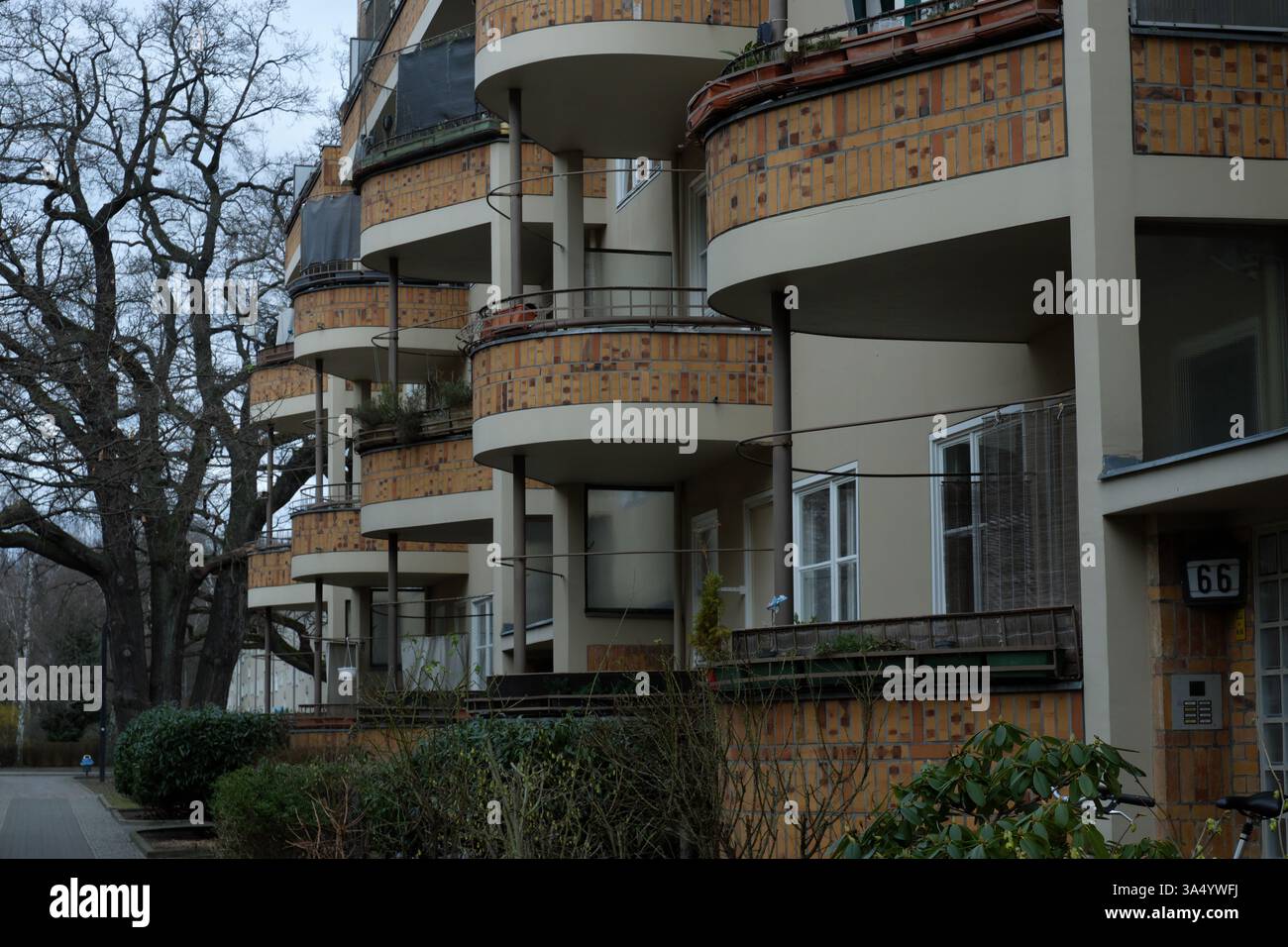 Seimensstadt in Berlin Charlottenburg 2025 umfasst ikonische Sozialwohnungen 1929–34, die von Architekten unter anderem Walter Gropius entworfen wurden. Stockfoto