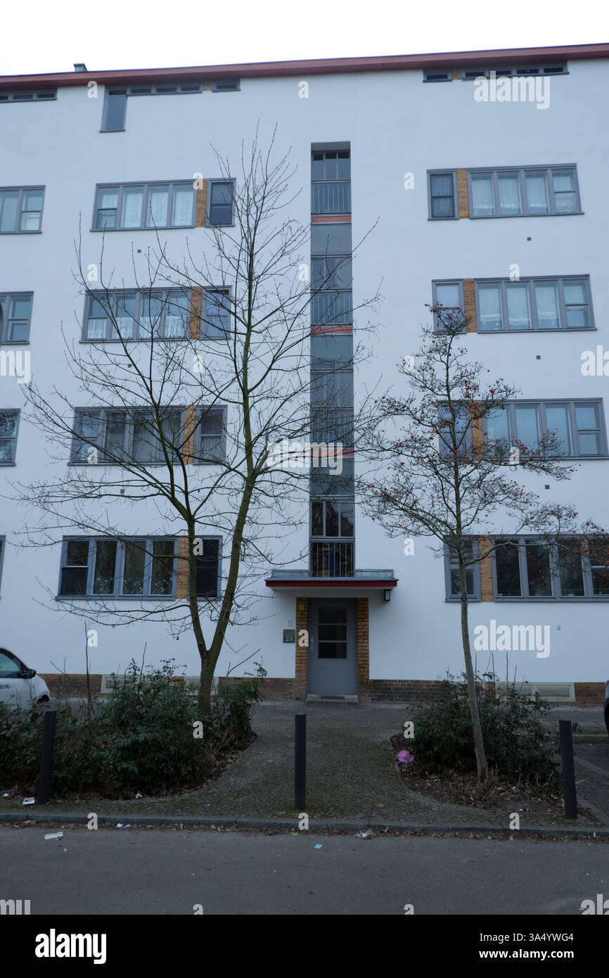 Seimensstadt in Berlin Charlottenburg 2025 umfasst ikonische Sozialwohnungen 1929–34, die von Architekten unter anderem Walter Gropius entworfen wurden. Stockfoto
