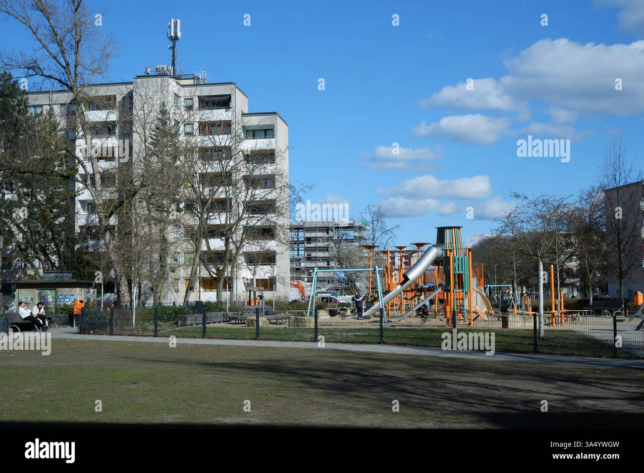 Seimensstadt in Berlin Charlottenburg 2025 umfasst ikonische Sozialwohnungen 1929–34, die von Architekten unter anderem Walter Gropius entworfen wurden. Stockfoto
