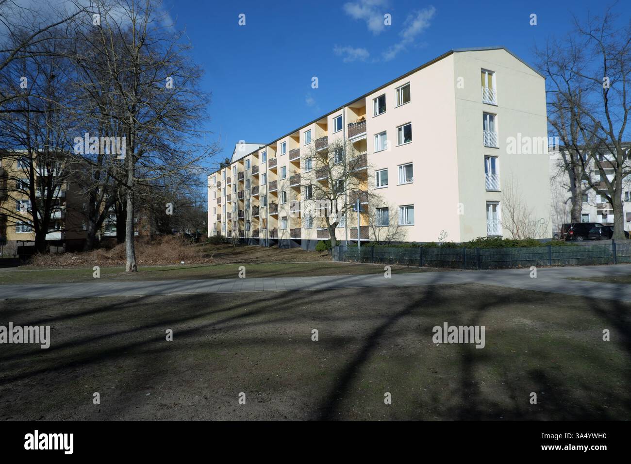 Seimensstadt in Berlin Charlottenburg 2025 umfasst ikonische Sozialwohnungen 1929–34, die von Architekten unter anderem Walter Gropius entworfen wurden. Stockfoto