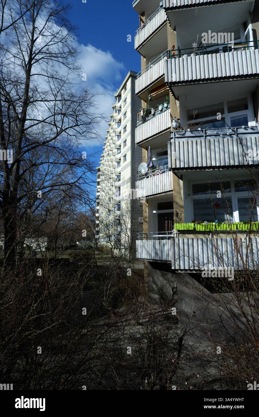 Seimensstadt in Berlin Charlottenburg 2025 umfasst ikonische Sozialwohnungen 1929–34, die von Architekten unter anderem Walter Gropius entworfen wurden. Stockfoto