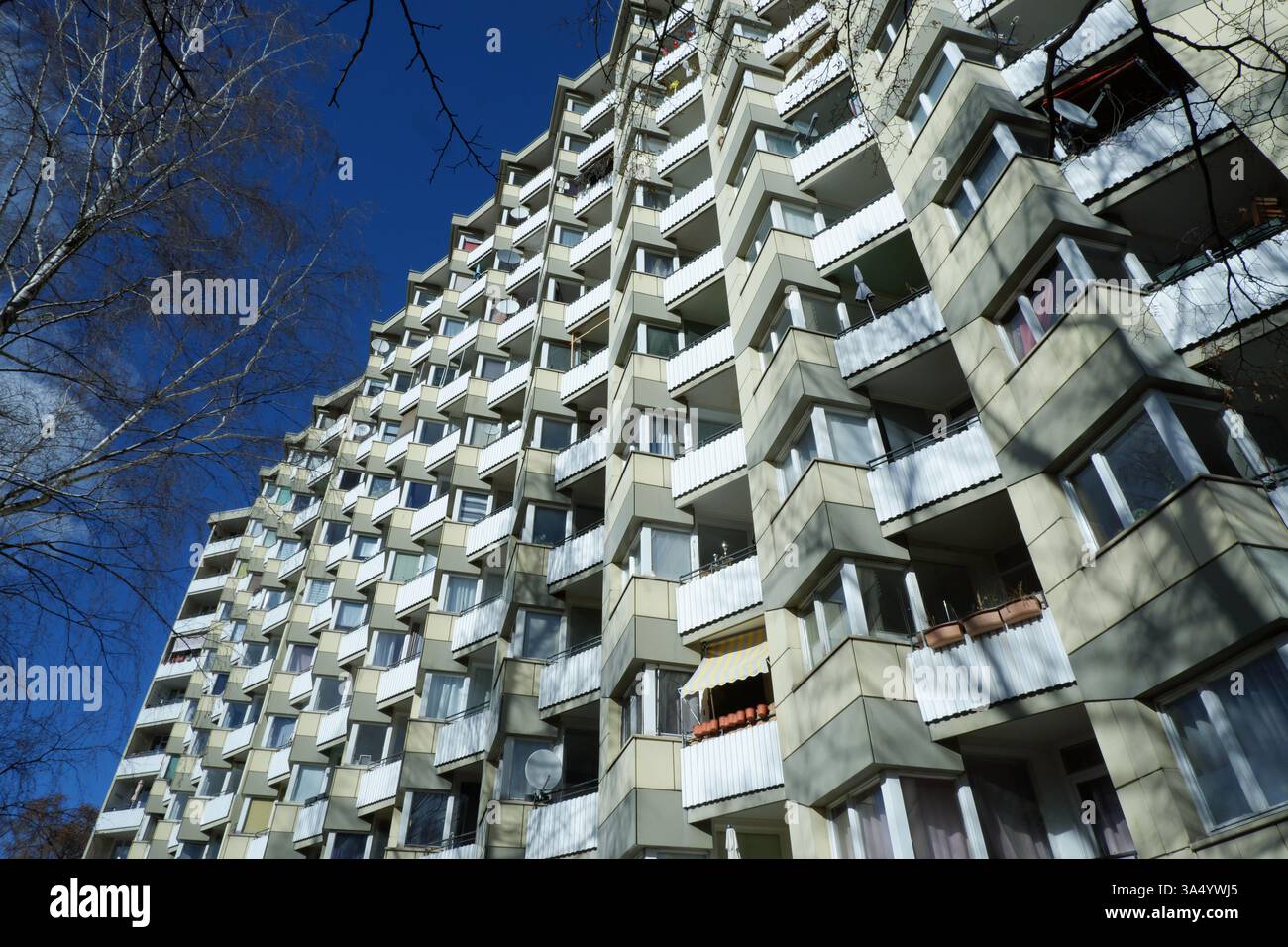 Seimensstadt in Berlin Charlottenburg 2025 umfasst ikonische Sozialwohnungen 1929–34, die von Architekten unter anderem Walter Gropius entworfen wurden. Stockfoto