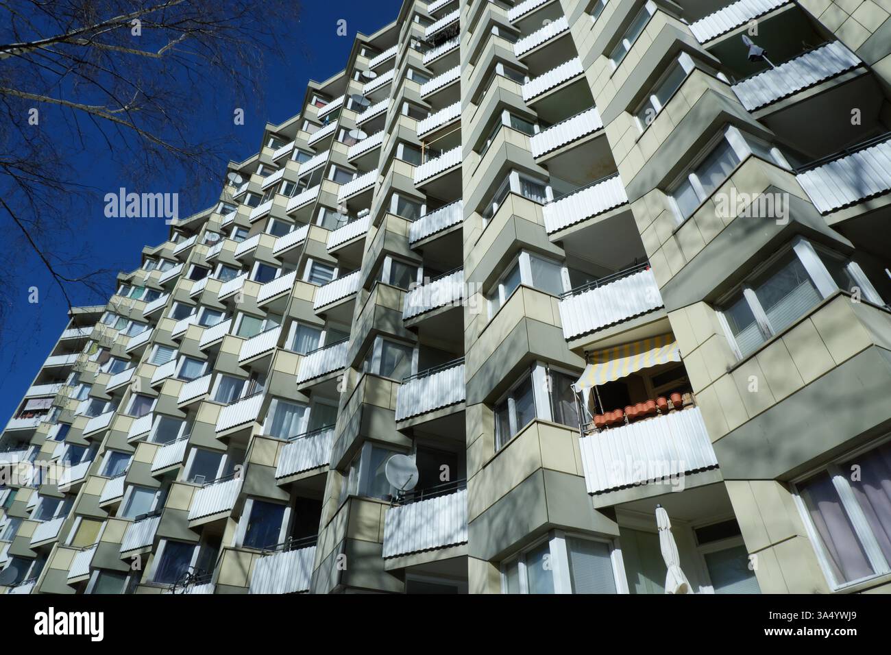 Seimensstadt in Berlin Charlottenburg 2025 umfasst ikonische Sozialwohnungen 1929–34, die von Architekten unter anderem Walter Gropius entworfen wurden. Stockfoto
