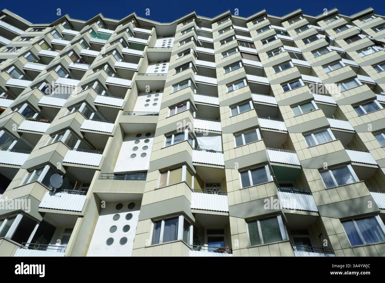 Seimensstadt in Berlin Charlottenburg 2025 umfasst ikonische Sozialwohnungen 1929–34, die von Architekten unter anderem Walter Gropius entworfen wurden. Stockfoto