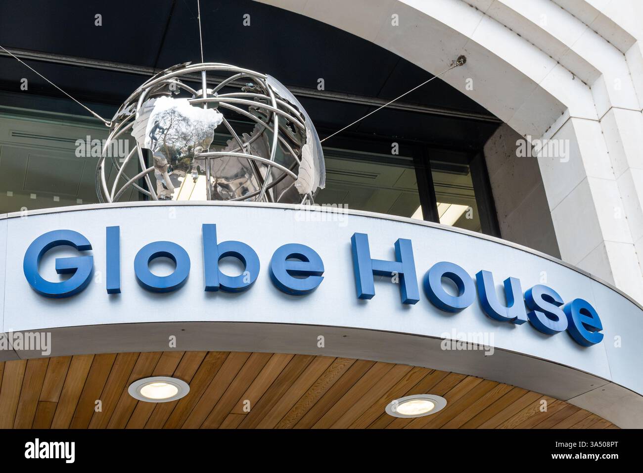 Globe House, Bürogebäude in Savoy Place, London WC2, British American Tobacco Hauptquartier. Stockfoto