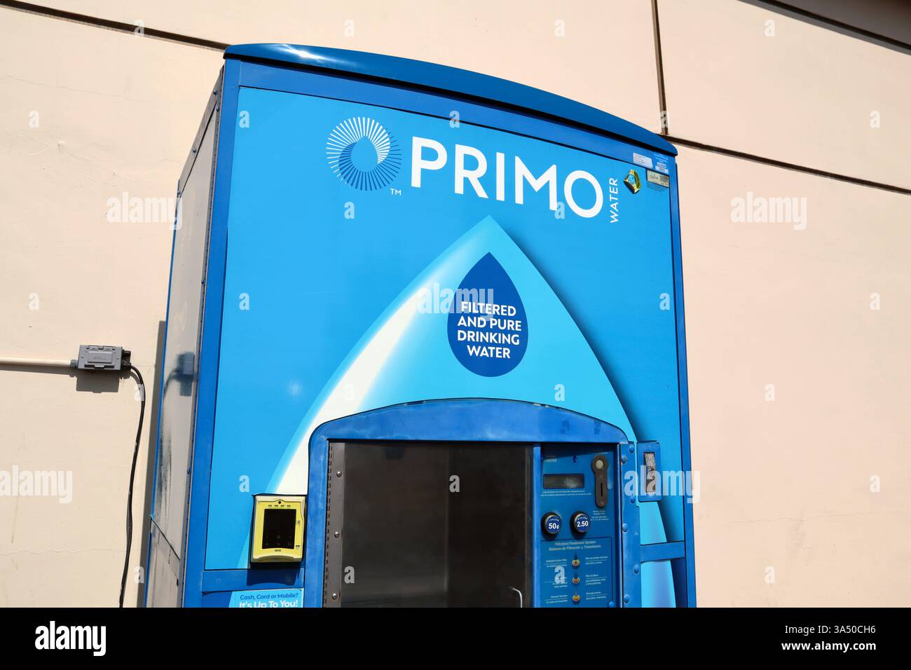 Primo Water Nachfüllstation, Selbstbedienungs-Wasserspender für nachfüllbare Flaschen Stockfoto