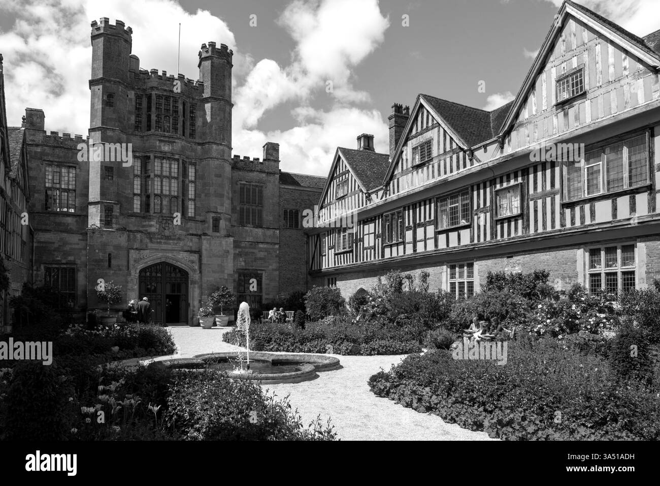 Coughton Court, Coughton, Alcester, Warwickshire, England, Großbritannien - Gebäude der Klasse I, das unter Denkmalschutz steht Stockfoto