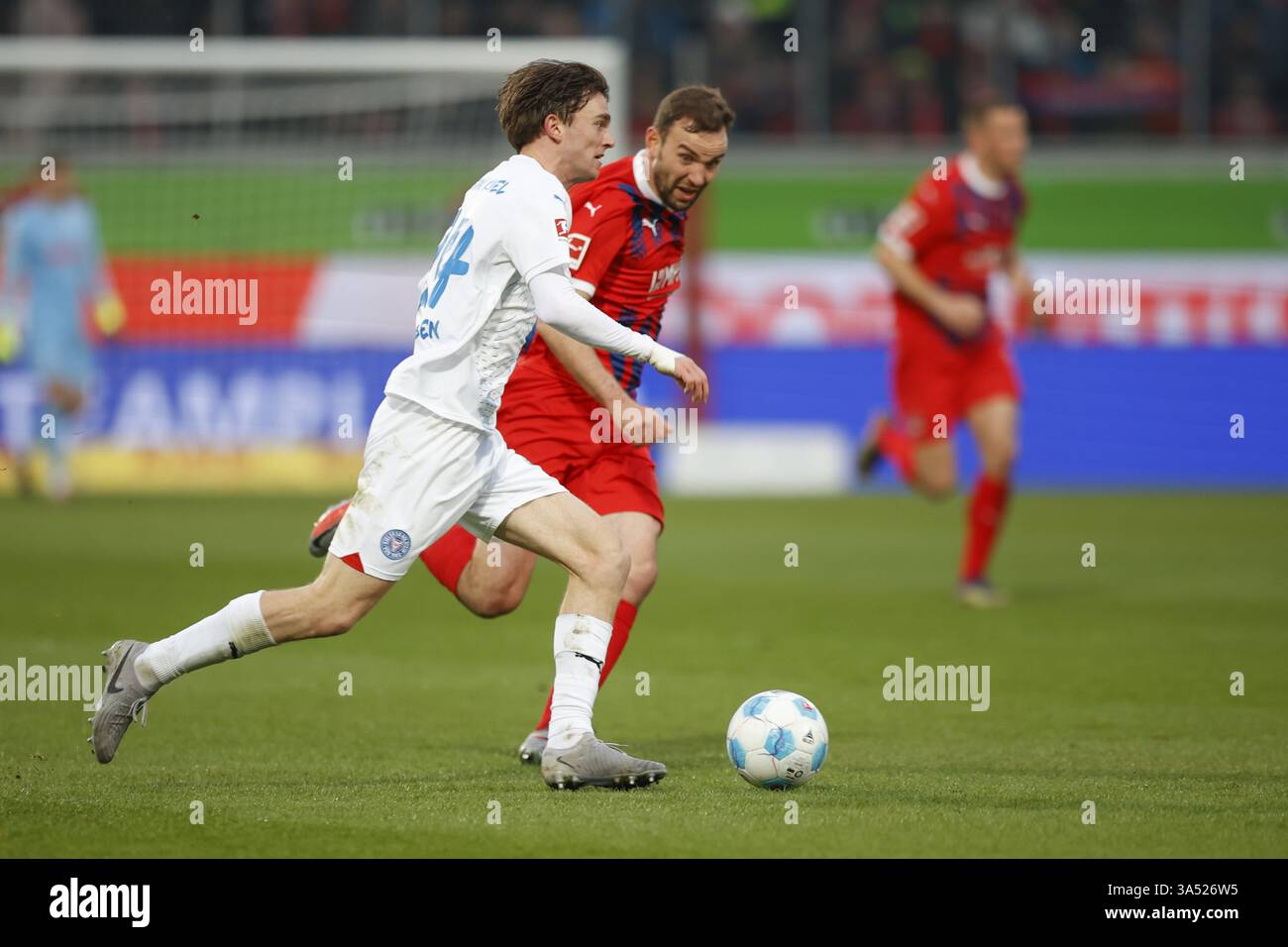 Fußball, Bundesliga 1, Spieltag 26, 2024/2025, 1. FC Heidenheim vs. Holstein Kiel, 16.03.2025, Voith-Arena, Heidenheim, Deutschland, Magnus KNUDSEN (Hols Stockfoto