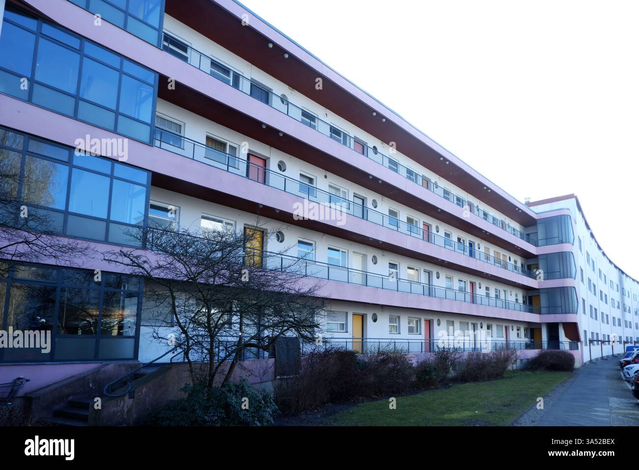 Seimensstadt in Berlin Charlottenburg 2025 umfasst ikonische Sozialwohnungen 1929–34, die von Architekten unter anderem Walter Gropius entworfen wurden. Stockfoto