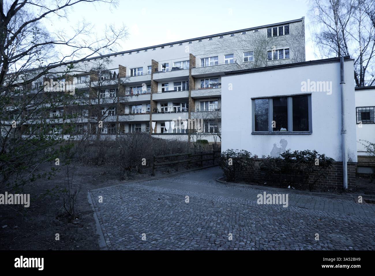 Seimensstadt in Berlin Charlottenburg 2025 umfasst ikonische Sozialwohnungen 1929–34, die von Architekten unter anderem Walter Gropius entworfen wurden. Stockfoto