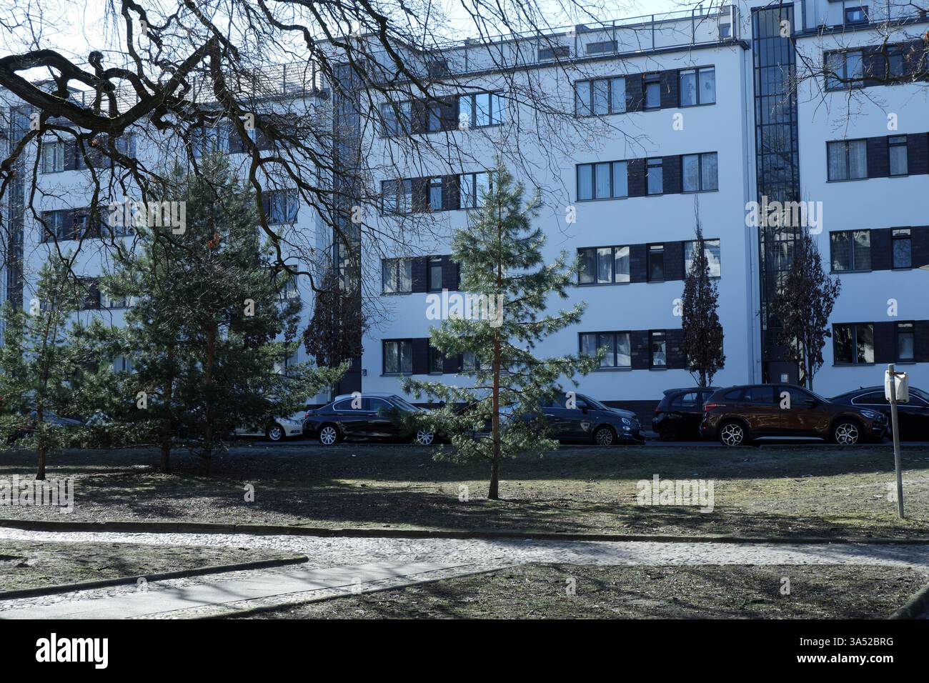 Seimensstadt in Berlin Charlottenburg 2025 umfasst ikonische Sozialwohnungen 1929–34, die von Architekten unter anderem Walter Gropius entworfen wurden. Stockfoto