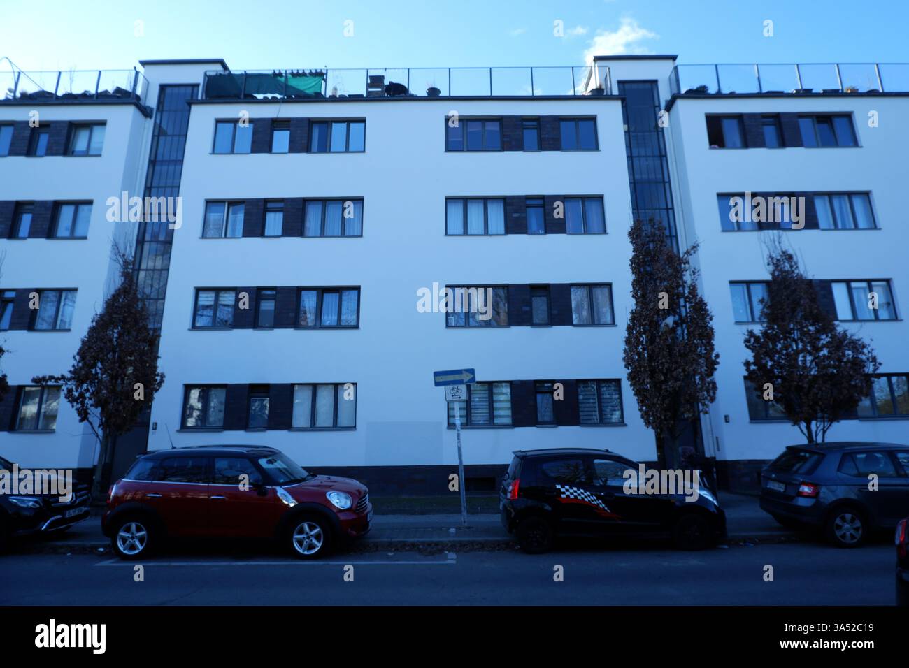 Seimensstadt in Berlin Charlottenburg 2025 umfasst ikonische Sozialwohnungen 1929–34, die von Architekten unter anderem Walter Gropius entworfen wurden. Stockfoto