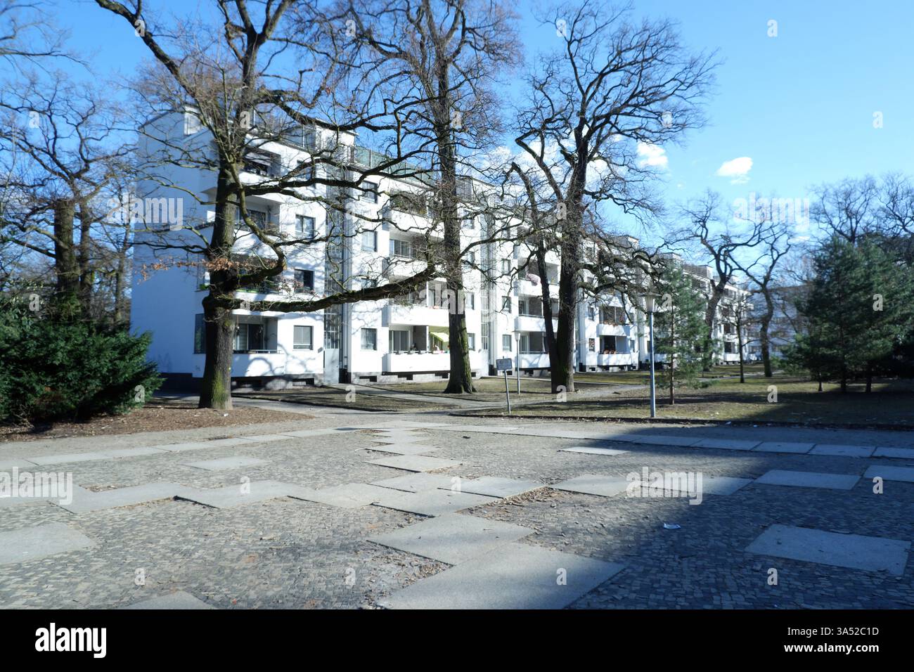 Seimensstadt in Berlin Charlottenburg 2025 umfasst ikonische Sozialwohnungen 1929–34, die von Architekten unter anderem Walter Gropius entworfen wurden. Stockfoto