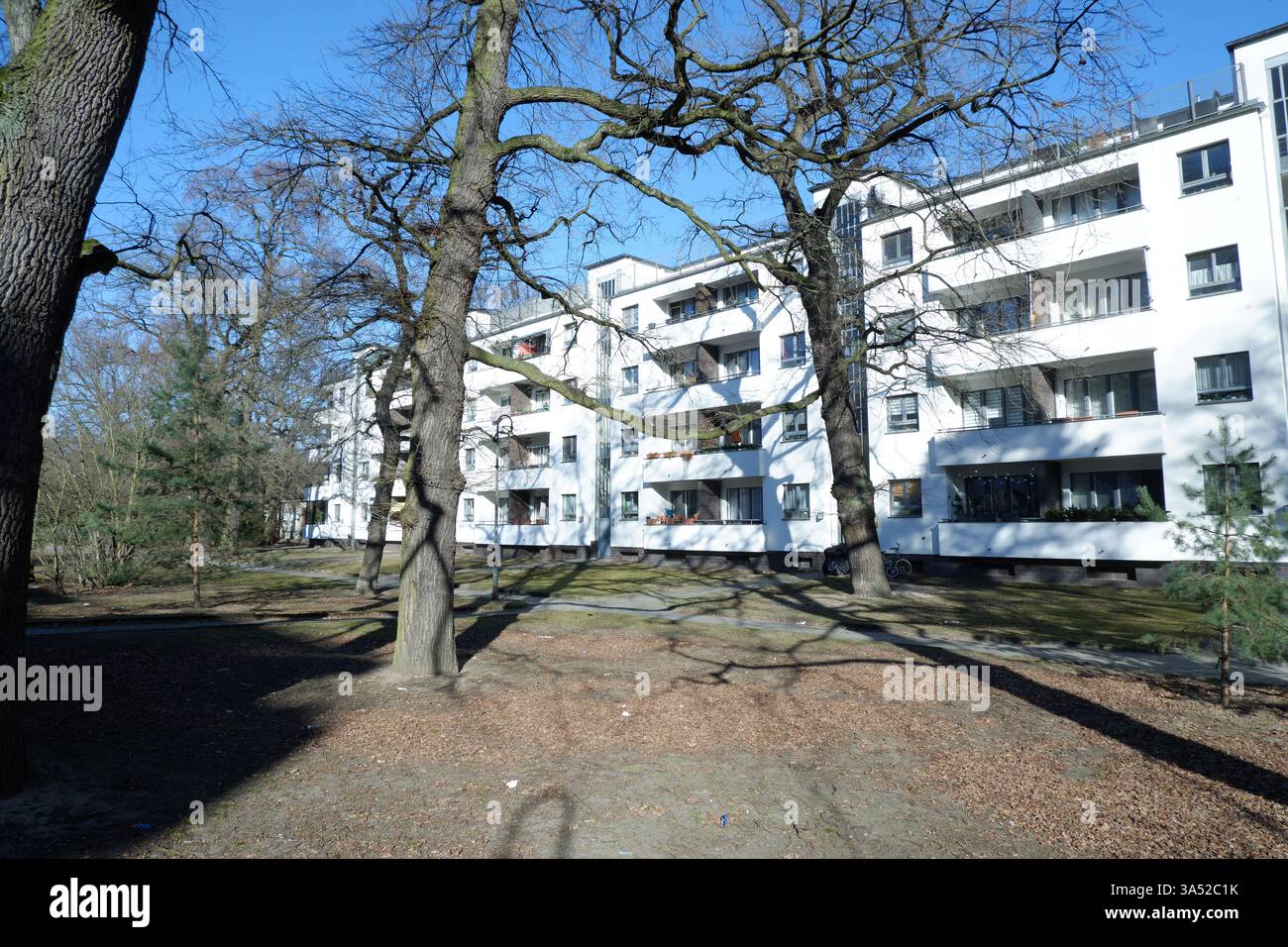 Seimensstadt in Berlin Charlottenburg 2025 umfasst ikonische Sozialwohnungen 1929–34, die von Architekten unter anderem Walter Gropius entworfen wurden. Stockfoto