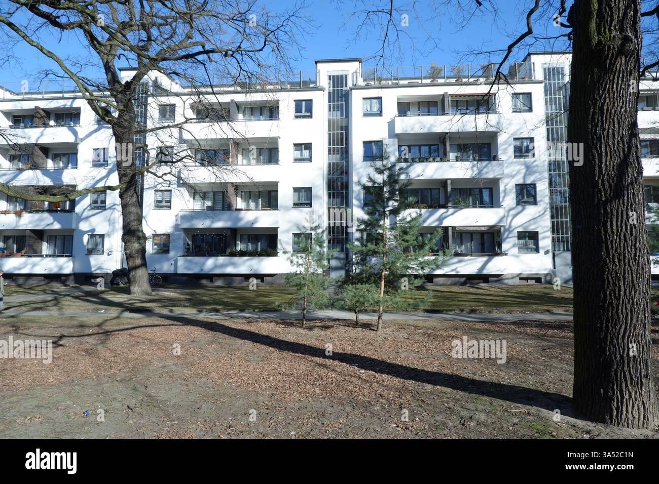 Seimensstadt in Berlin Charlottenburg 2025 umfasst ikonische Sozialwohnungen 1929–34, die von Architekten unter anderem Walter Gropius entworfen wurden. Stockfoto