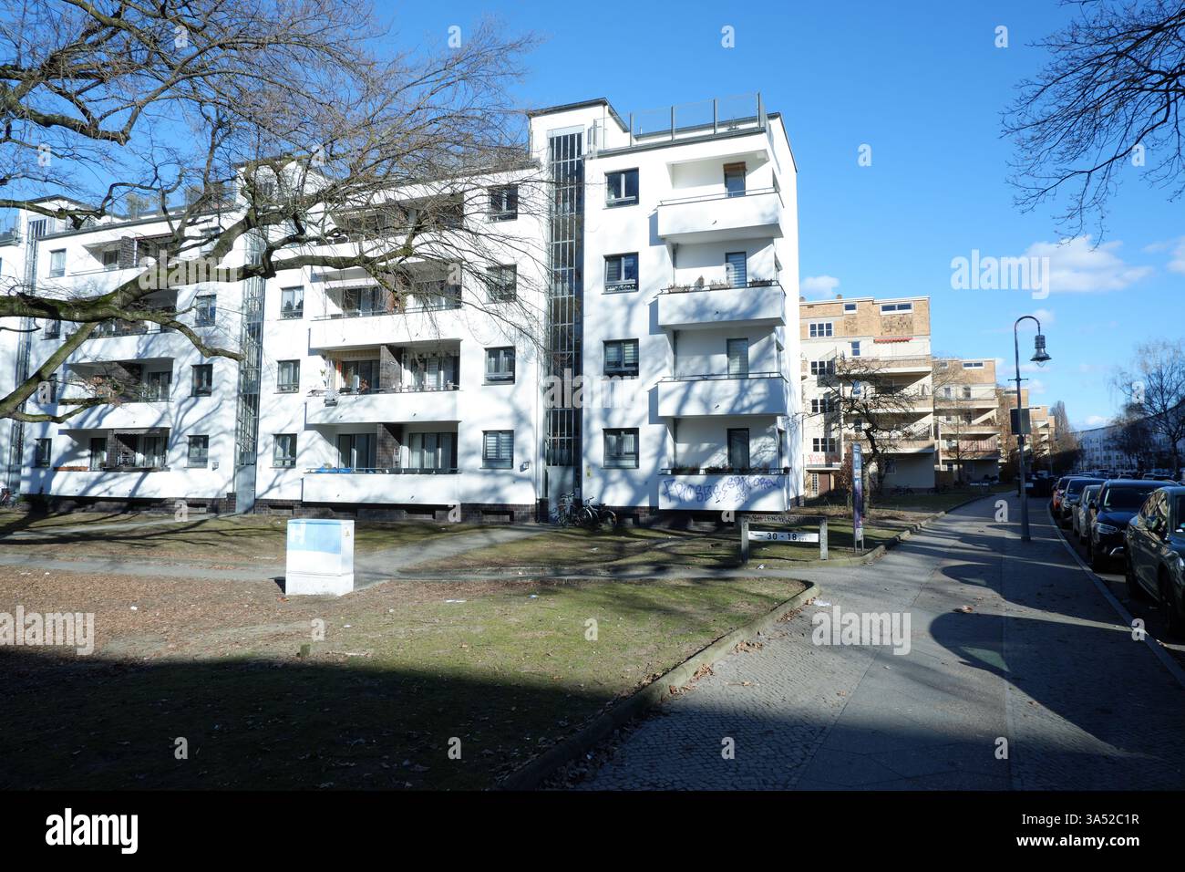 Seimensstadt in Berlin Charlottenburg 2025 umfasst ikonische Sozialwohnungen 1929–34, die von Architekten unter anderem Walter Gropius entworfen wurden. Stockfoto