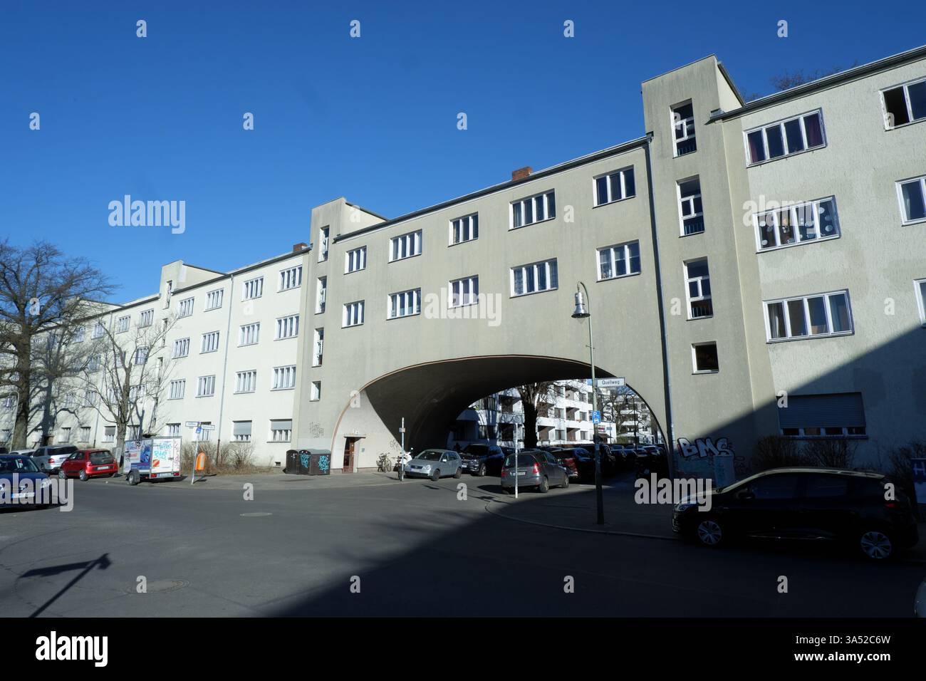 Seimensstadt in Berlin Charlottenburg 2025 umfasst ikonische Sozialwohnungen 1929–34, die von Architekten unter anderem Walter Gropius entworfen wurden. Stockfoto