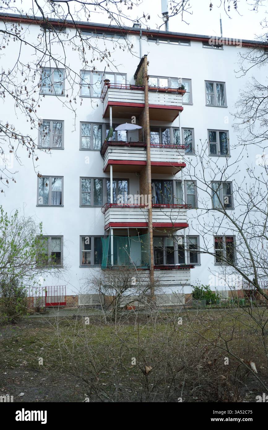 Seimensstadt in Berlin Charlottenburg 2025 umfasst ikonische Sozialwohnungen 1929–34, die von Architekten unter anderem Walter Gropius entworfen wurden. Stockfoto