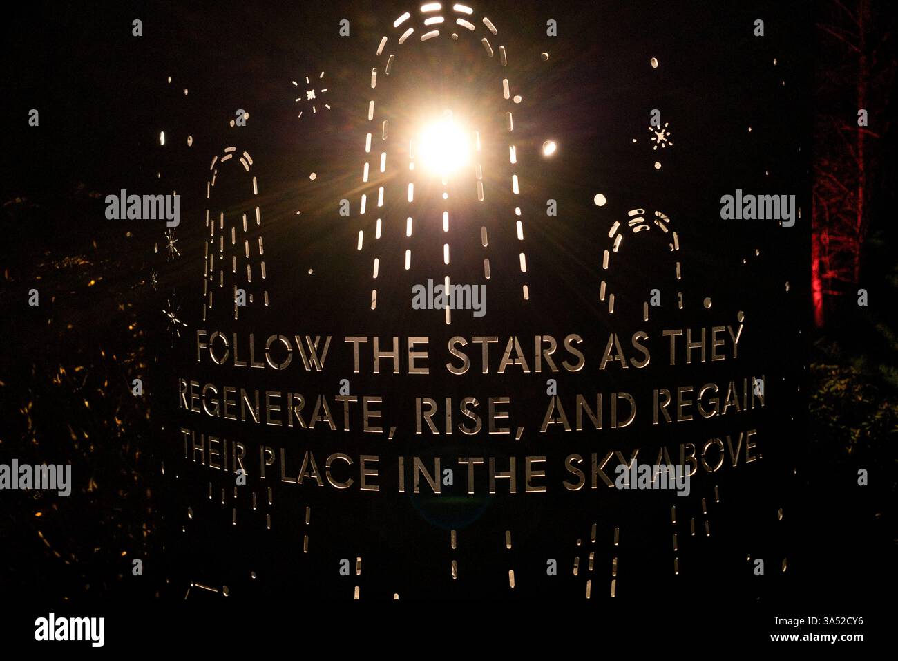 Seattle, USA. Januar 2025. Der atemberaubende Astra Lumina Walk in den Chinesischen Gärten im Westen von Seattle. Stockfoto