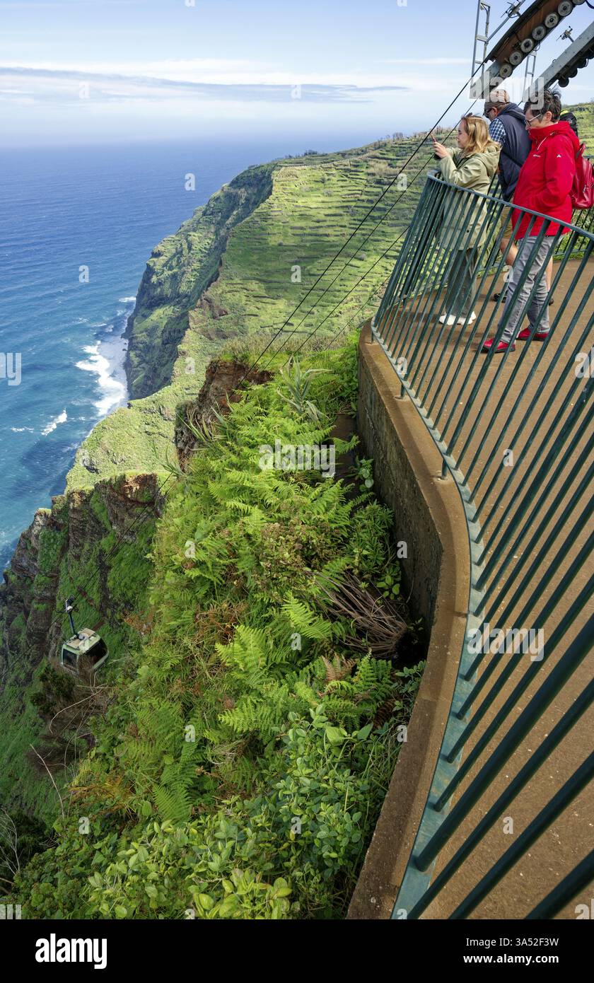 Steilste Seilbahn in Achadas da Cruz, Teleferico das Achadas da Cruz, Achadas da Cruz, Touristenattraktion, Gemeinde Porto Moniz, Madeira, Por Stockfoto