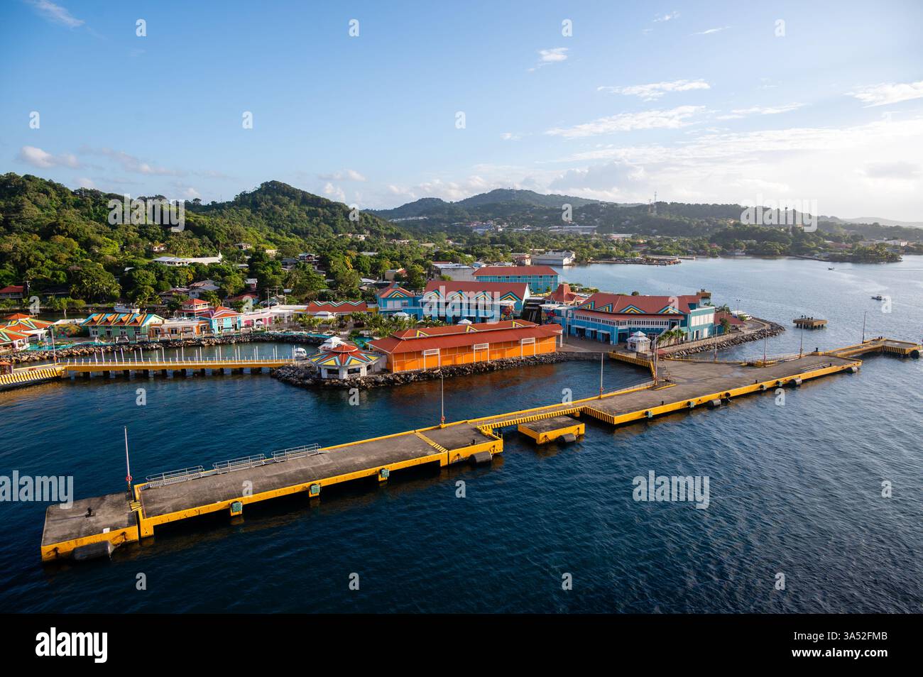 Stadtzentrum Hafen Roatan Kreuzfahrtanleger, Coxen Hole Roatan Kreuzfahrtanleger, Hafen von Roatan. Stockfoto