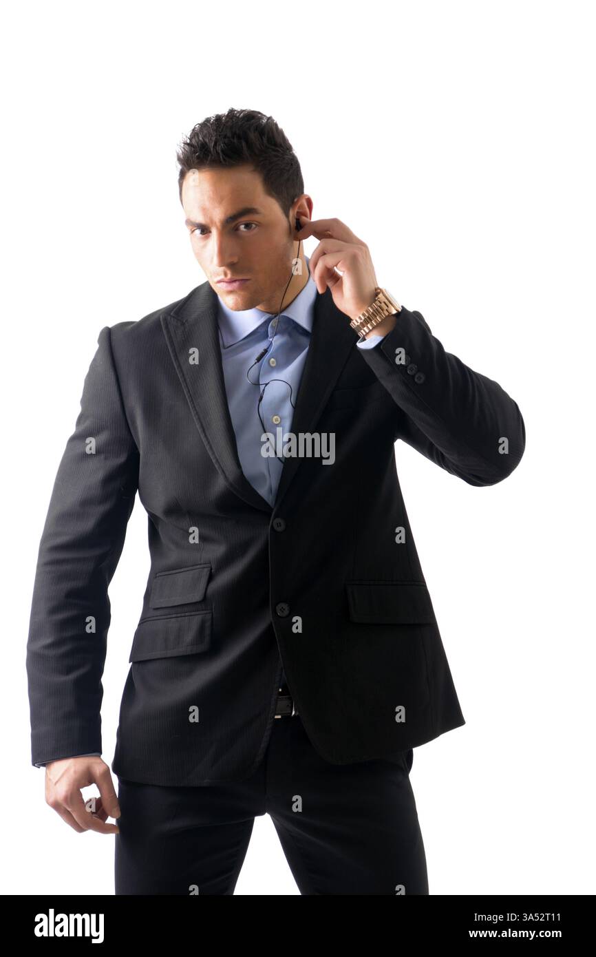 Eleganter Mann als Bodyguard oder Sicherheitsbeamter, mit Ohrhörern, isoliert auf weiß Stockfoto