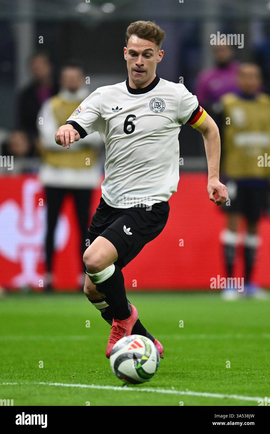 Joshua Kimmich (GER) spielt beim Viertelfinalspiel der UEFA Nations League zwischen Italien und Deutschland am 20. März 2025 im San Siro Stadion in Mailand. Stockfoto