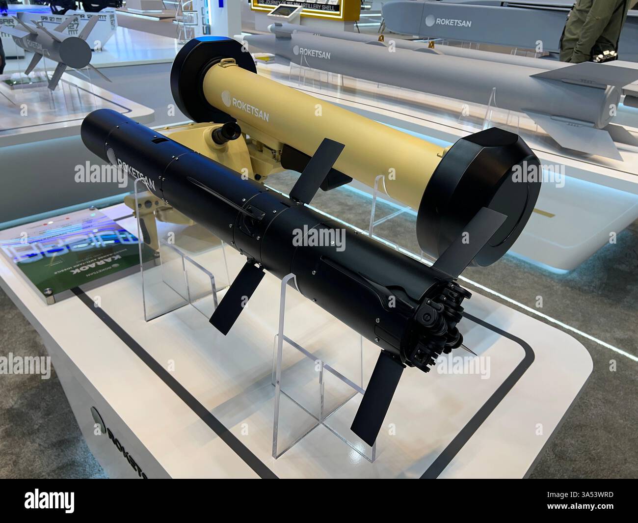 Man Portable Fire-and-Forget Anti-Tank-Lenkrakete KARAOK ist ein tragbares System, das sowohl bei Tag als auch bei Nacht effektiv ist. Stockfoto