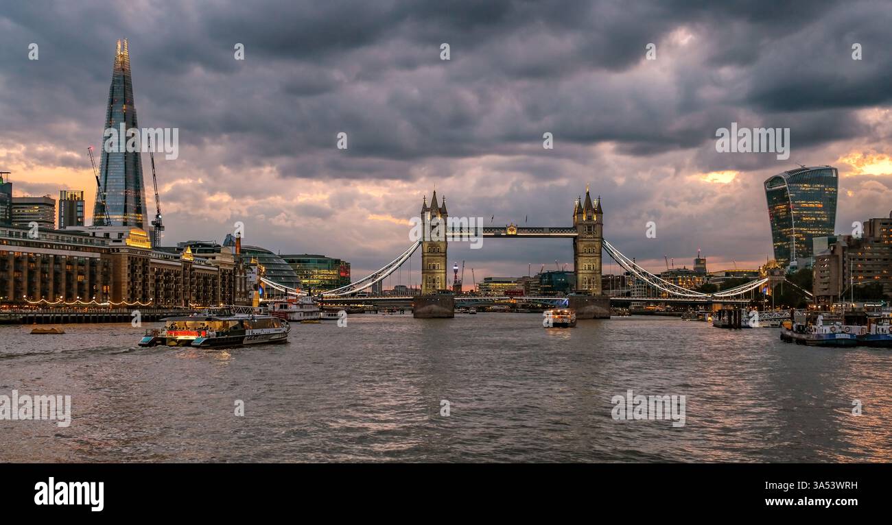 Die Tower Bridge und der Shard Stockfoto