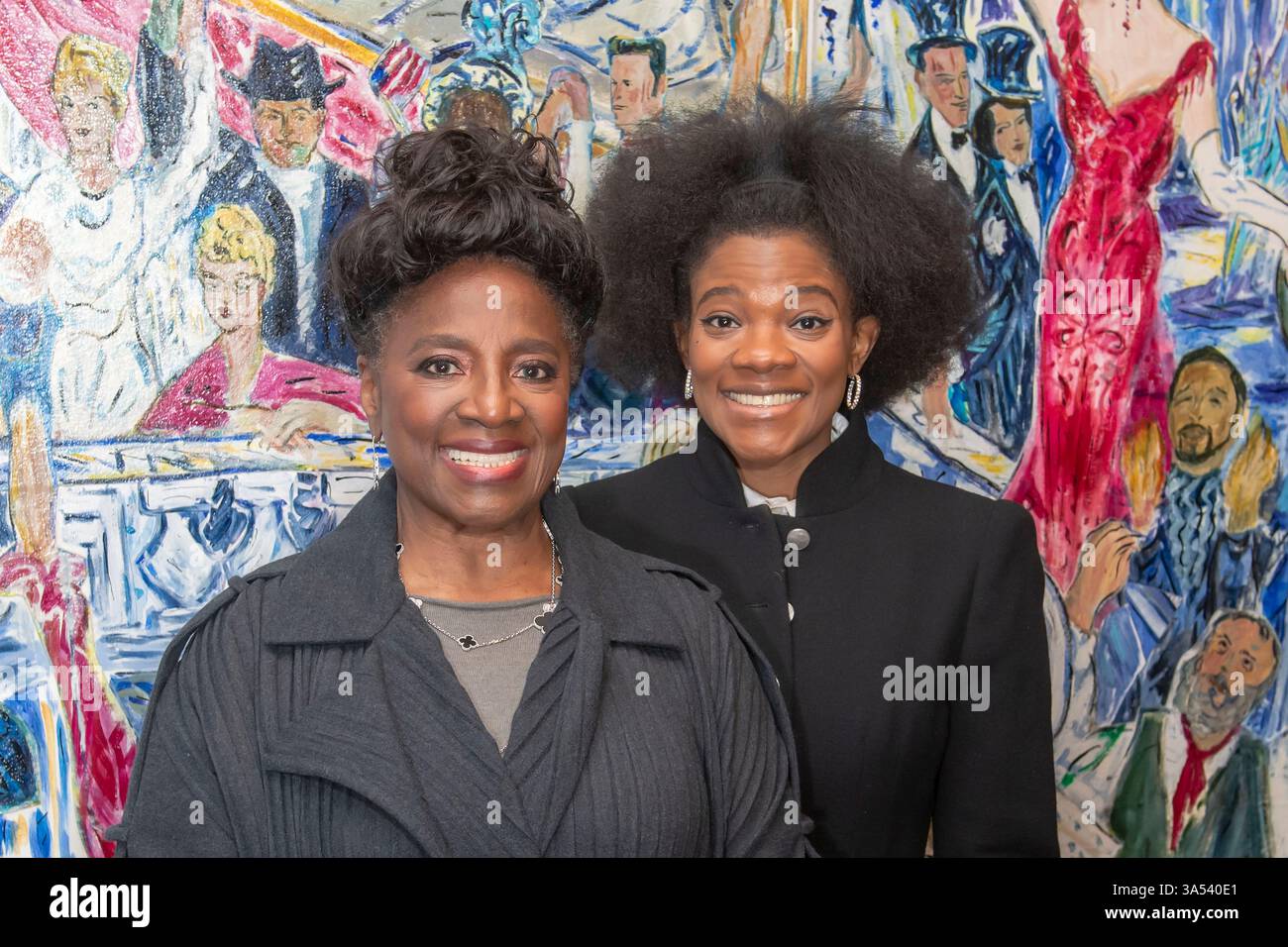 New York, Usa. März 2025. NEW YORK, NEW YORK – 20. MÄRZ: LaTanya Richardson Jackson und ihre Tochter Zoe Jackson nehmen am 20. März 2025 in New York City an der Karikaturfeier von LaTanya Richardson Jackson Teil. Quelle: Ron Adar/Alamy Live News Stockfoto