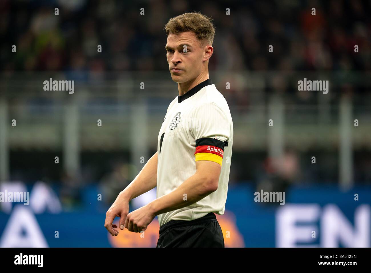 Joshua Kimmich (Deutschland) während der UEFA Nations League, Viertelfinale, 1. Legs-Fußballspiel zwischen Italien und Deutschland am 20. März 2025 im Giuseppe Meazza-Stadion in Mailand. Quelle: Luca Rossini/E-Mage/Alamy Live News Stockfoto