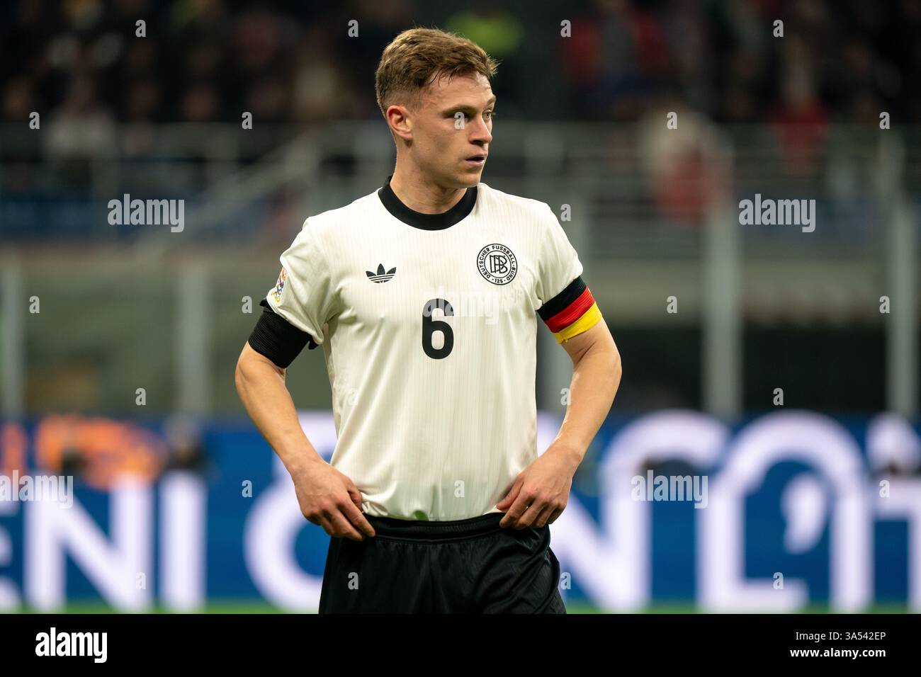 Joshua Kimmich (Deutschland) während der UEFA Nations League, Viertelfinale, 1. Legs-Fußballspiel zwischen Italien und Deutschland am 20. März 2025 im Giuseppe Meazza-Stadion in Mailand. Quelle: Luca Rossini/E-Mage/Alamy Live News Stockfoto
