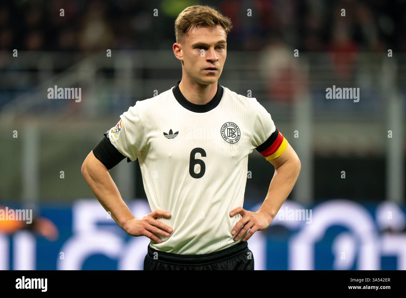 Joshua Kimmich (Deutschland) während der UEFA Nations League, Viertelfinale, 1. Legs-Fußballspiel zwischen Italien und Deutschland am 20. März 2025 im Giuseppe Meazza-Stadion in Mailand. Quelle: Luca Rossini/E-Mage/Alamy Live News Stockfoto