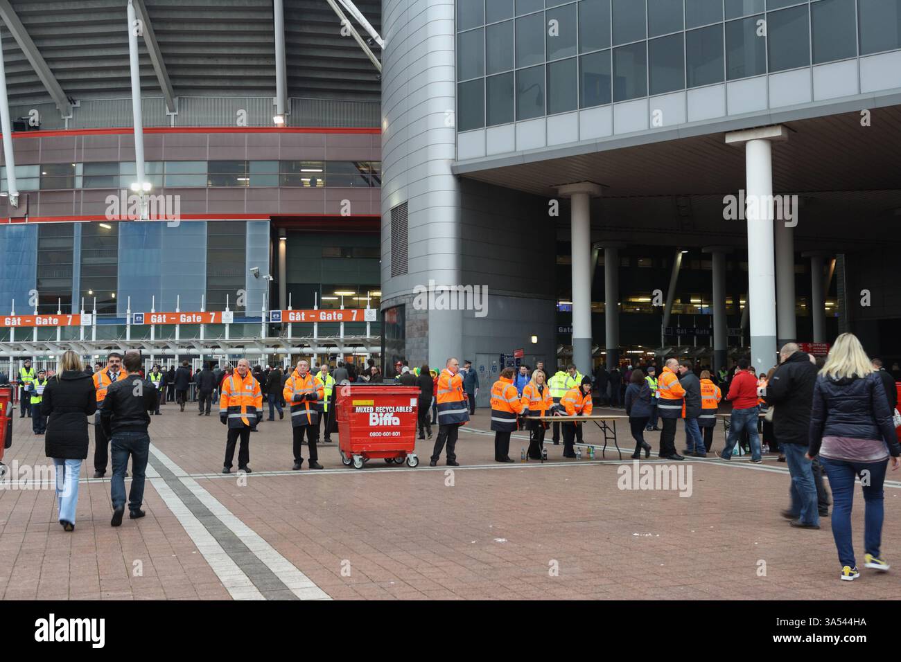 Sicherheitsfahrkartenschalter im Cardiff Millennium Stadion beim Welsh International Rugby Match Sportveranstaltung Wales UK Stockfoto